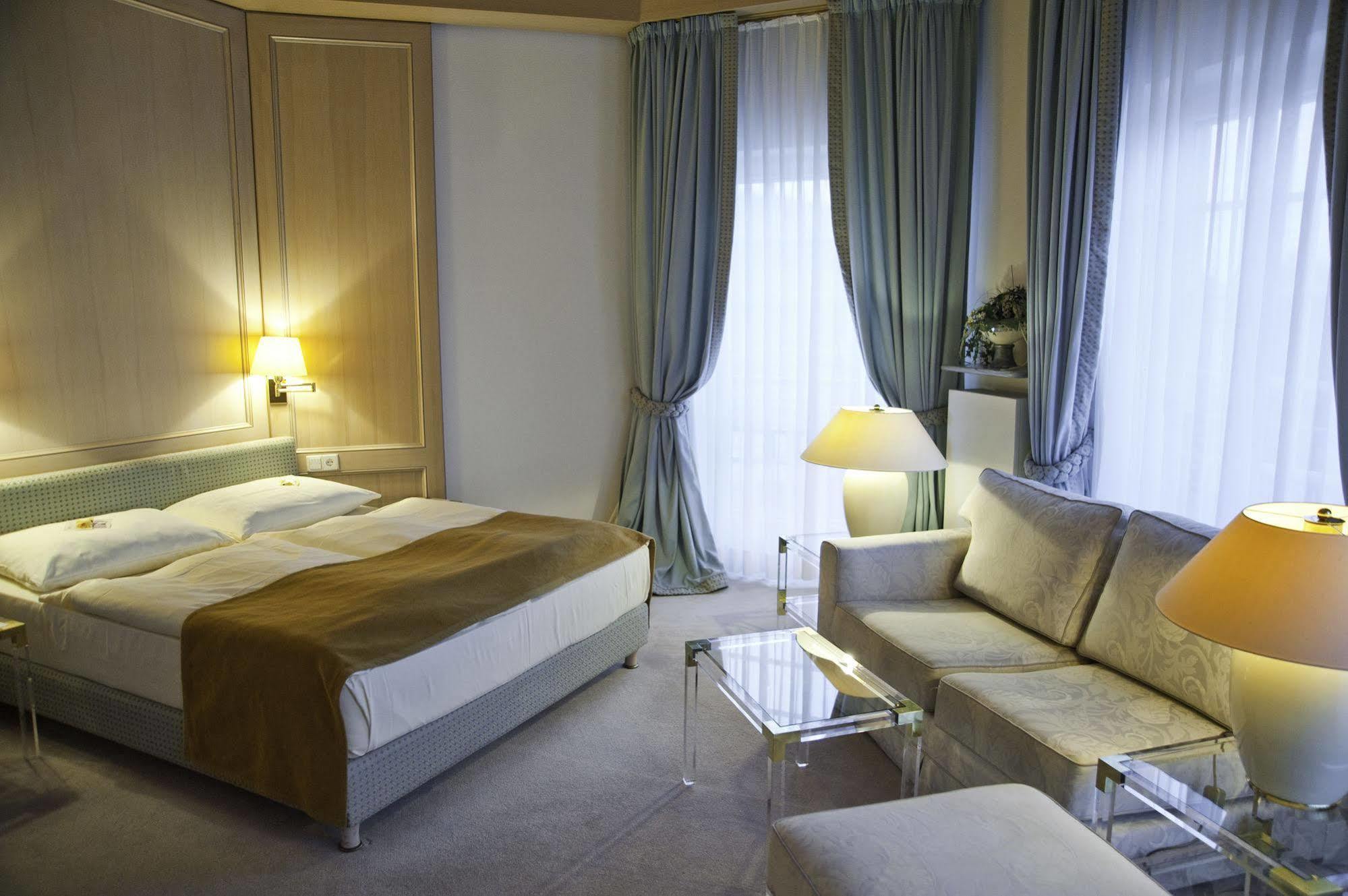 Hotel Hofgut Georgenthal Hohenstein Esterno foto